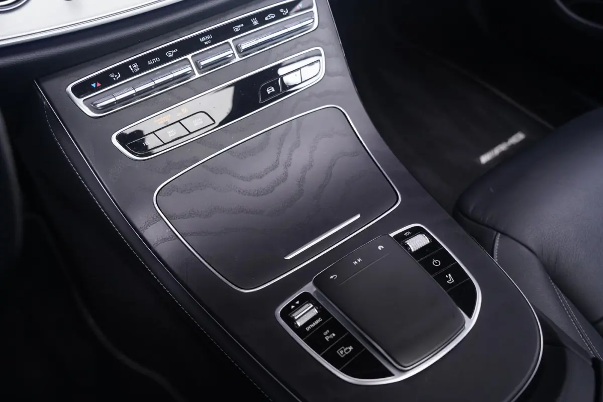 300 e AMG Line SOH 97% 1e Eig. NAP Panodak DAB-ontvangst sfeerverlichting Apple-carplay PDC v+a Private-glas Head-up Camera 360 Memory stoelen Burmester