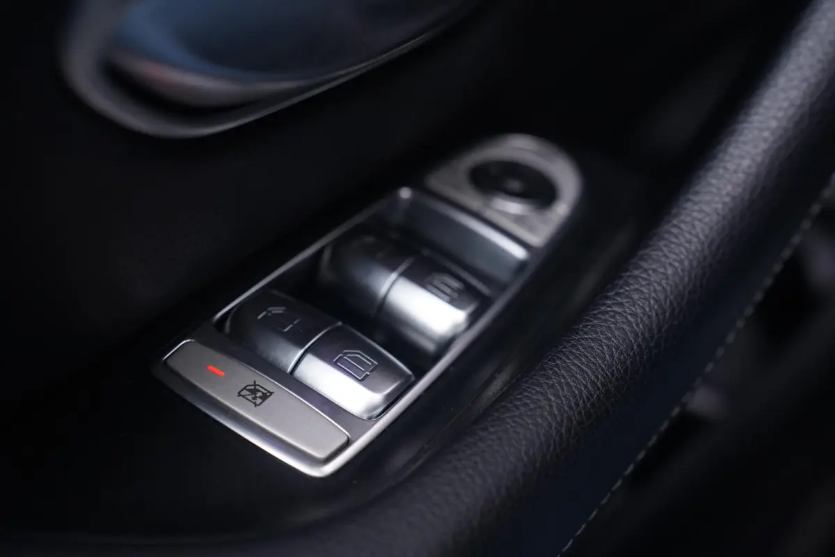 300 e AMG Line SOH 97% 1e Eig. NAP Panodak DAB-ontvangst sfeerverlichting Apple-carplay PDC v+a Private-glas Head-up Camera 360 Memory stoelen Burmester
