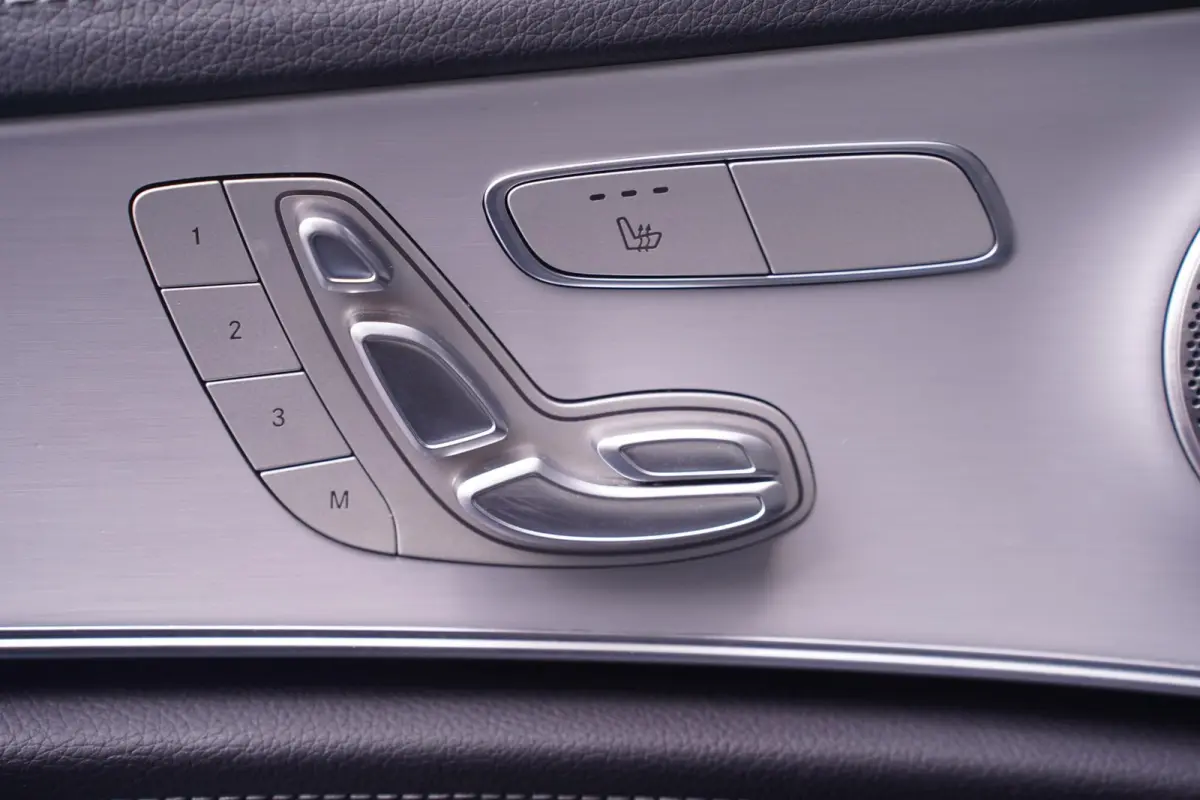 300 e AMG Line SOH 97% 1e Eig. NAP Panodak DAB-ontvangst sfeerverlichting Apple-carplay PDC v+a Private-glas Head-up Camera 360 Memory stoelen Burmester