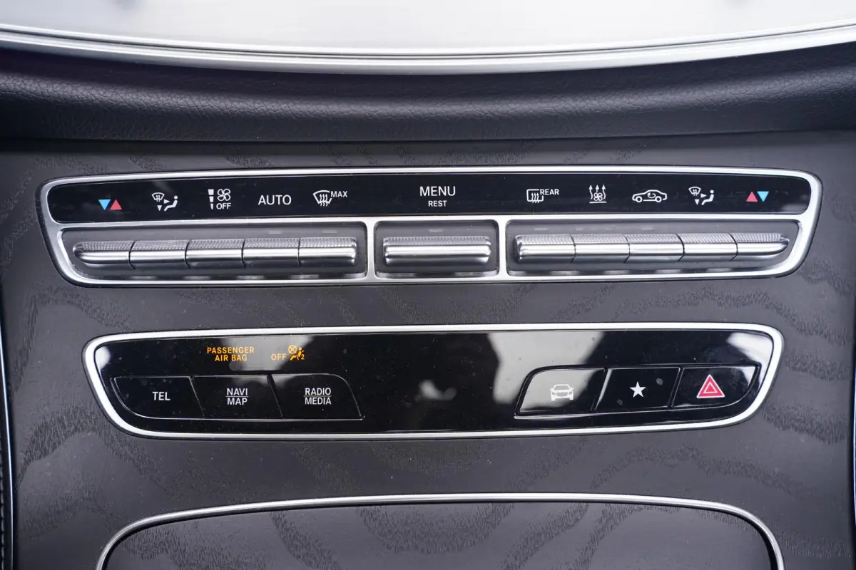 300 e AMG Line SOH 97% 1e Eig. NAP Panodak DAB-ontvangst sfeerverlichting Apple-carplay PDC v+a Private-glas Head-up Camera 360 Memory stoelen Burmester