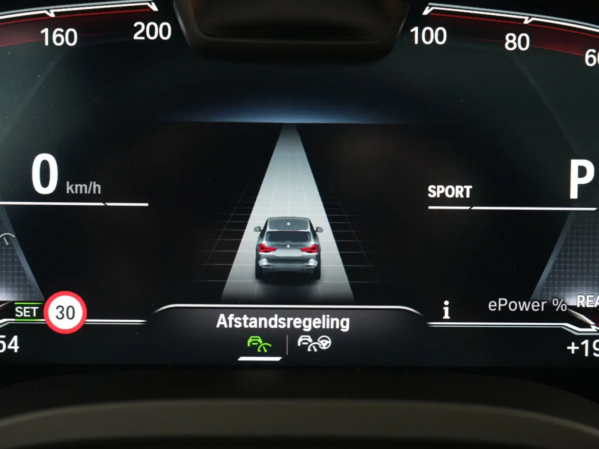M Sport 80 kWh 286pk Dealer O.H | Panodak | Adaptive Cruise | Camera | Lederen Sportstoelen Memory & Verwarmd | Sfeerverlichting | Blis | Apple Carplay | Navigatie | DAB | 19"L.M