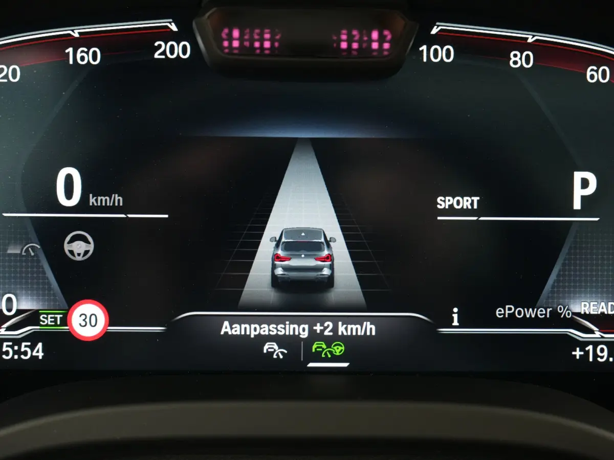 M Sport 80 kWh 286pk Dealer O.H | Panodak | Adaptive Cruise | Camera | Lederen Sportstoelen Memory & Verwarmd | Sfeerverlichting | Blis | Apple Carplay | Navigatie | DAB | 19"L.M