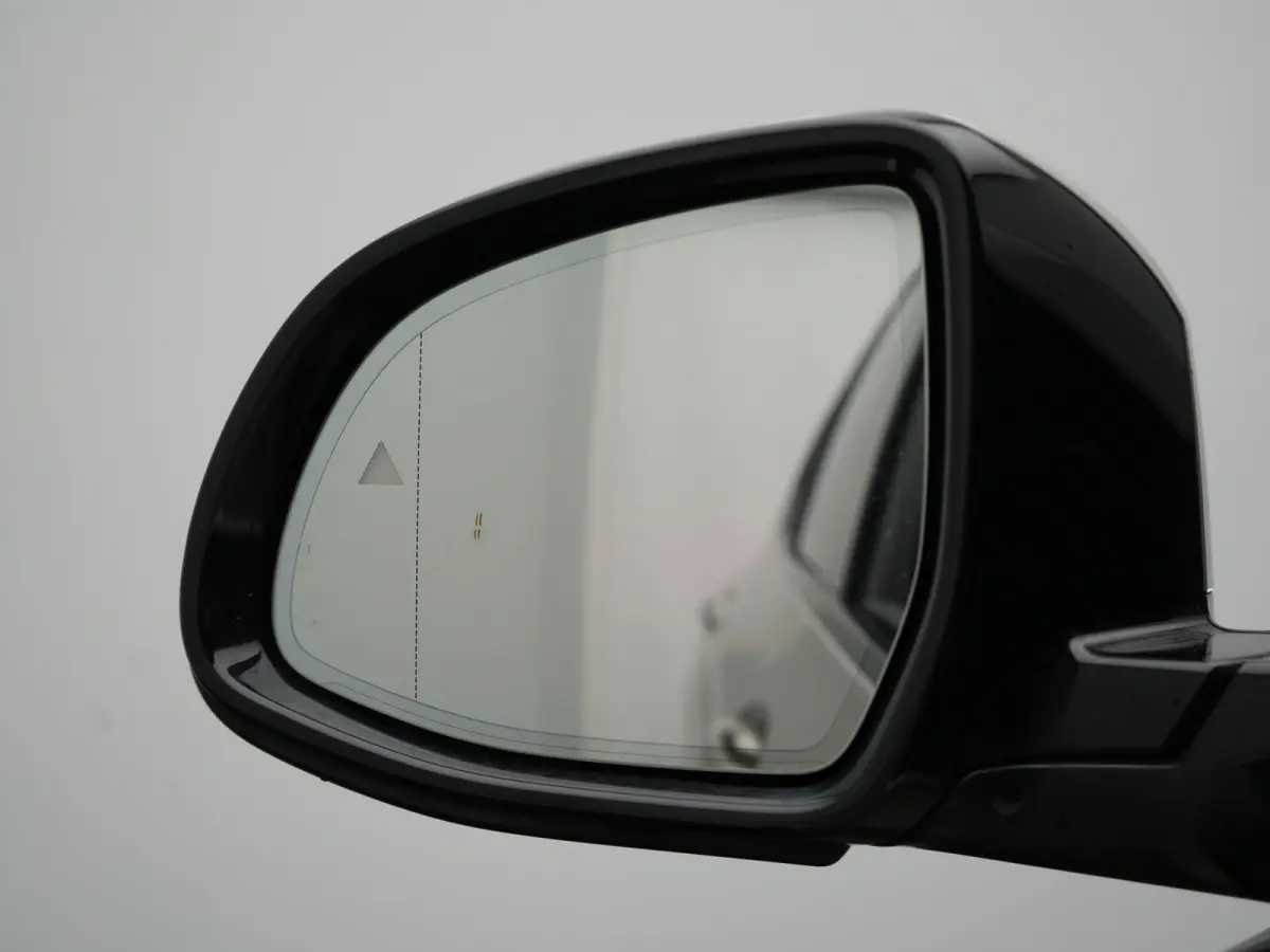 M Sport 80 kWh 286pk Dealer O.H | Panodak | Adaptive Cruise | Camera | Lederen Sportstoelen Memory & Verwarmd | Sfeerverlichting | Blis | Apple Carplay | Navigatie | DAB | 19"L.M