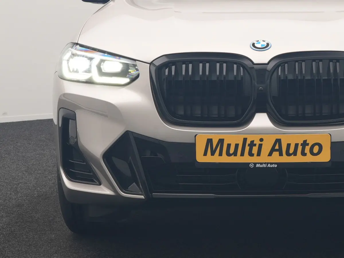 M Sport 80 kWh 286pk Dealer O.H | Panodak | Adaptive Cruise | Camera | Lederen Sportstoelen Memory & Verwarmd | Sfeerverlichting | Blis | Apple Carplay | Navigatie | DAB | 19"L.M
