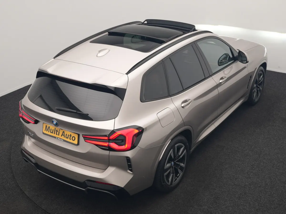 M Sport 80 kWh 286pk Dealer O.H | Panodak | Adaptive Cruise | Camera | Lederen Sportstoelen Memory & Verwarmd | Sfeerverlichting | Blis | Apple Carplay | Navigatie | DAB | 19"L.M