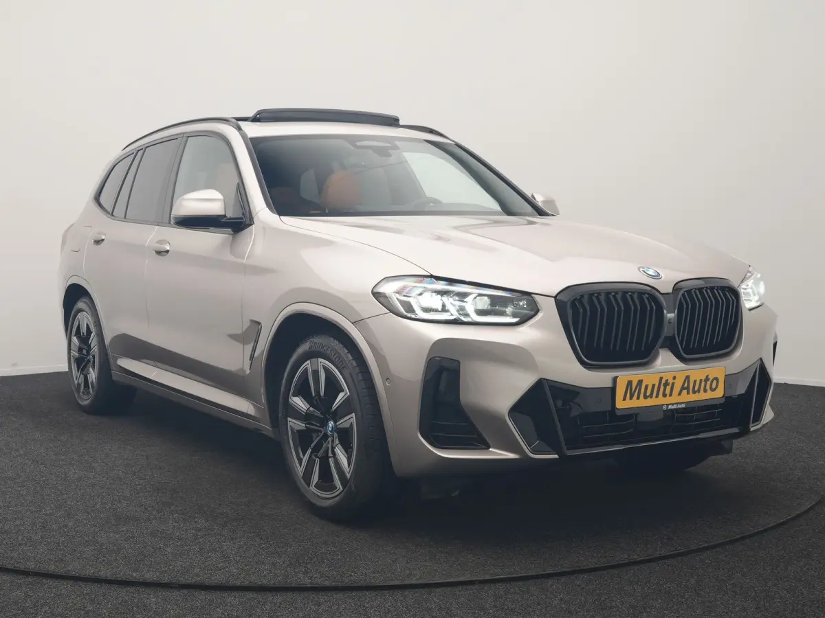 M Sport 80 kWh 286pk Dealer O.H | Panodak | Adaptive Cruise | Camera | Lederen Sportstoelen Memory & Verwarmd | Sfeerverlichting | Blis | Apple Carplay | Navigatie | DAB | 19"L.M