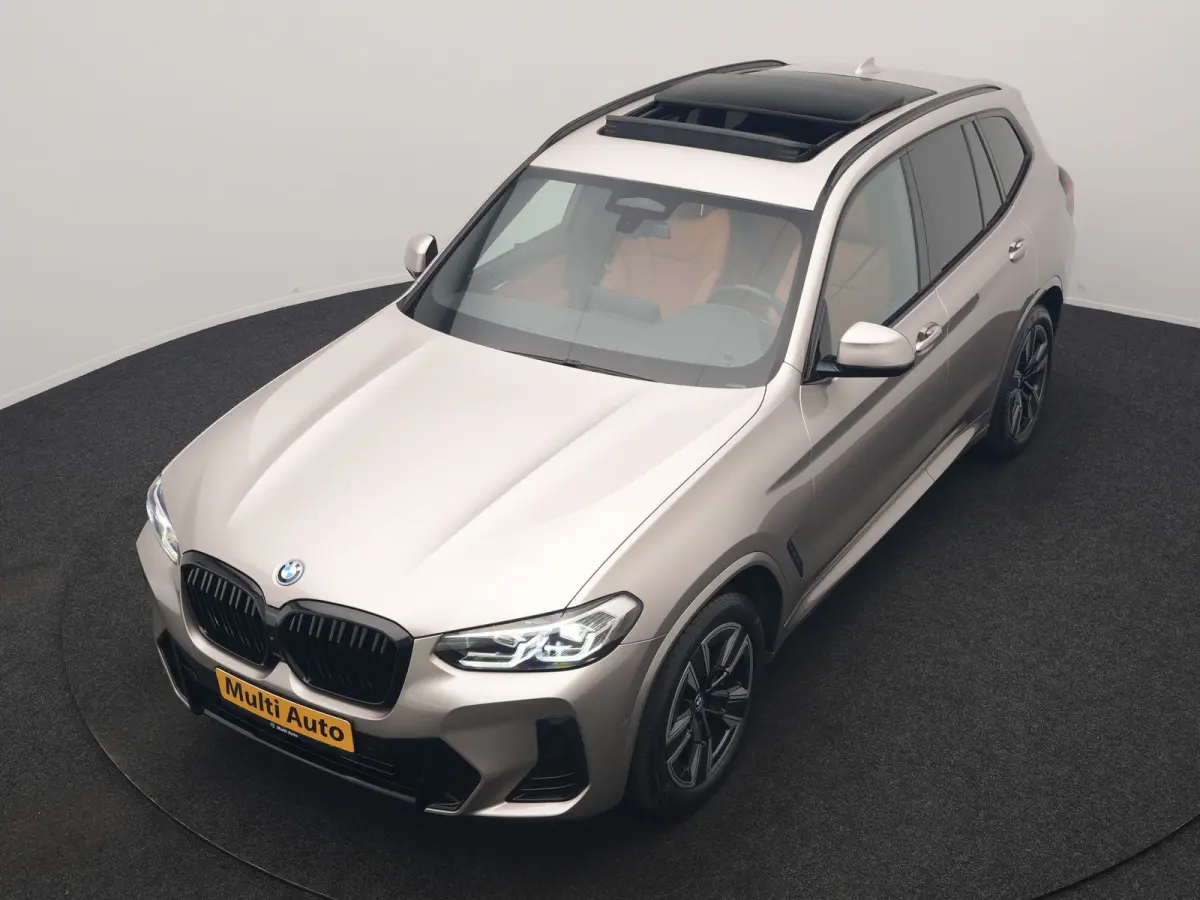 M Sport 80 kWh 286pk Dealer O.H | Panodak | Adaptive Cruise | Camera | Lederen Sportstoelen Memory & Verwarmd | Sfeerverlichting | Blis | Apple Carplay | Navigatie | DAB | 19"L.M