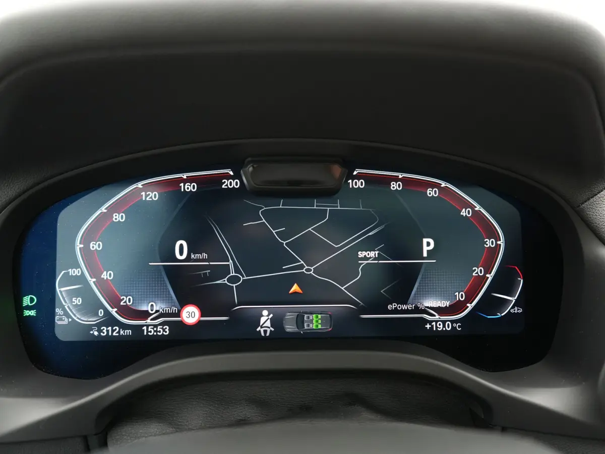 M Sport 80 kWh 286pk Dealer O.H | Panodak | Adaptive Cruise | Camera | Lederen Sportstoelen Memory & Verwarmd | Sfeerverlichting | Blis | Apple Carplay | Navigatie | DAB | 19"L.M