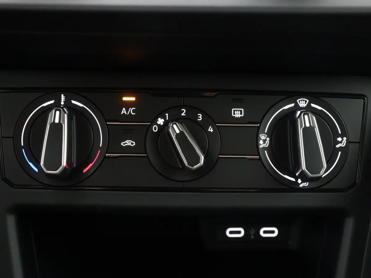 1.0 TSI Life Edition 95 PK | Keyless access | Apple Carplay draadloos | Camera | Navigatie | 15" Lichtmetalen velgen | LED Koplampen | Android Auto draadloos | Parkeersensoren | Adaptive cru