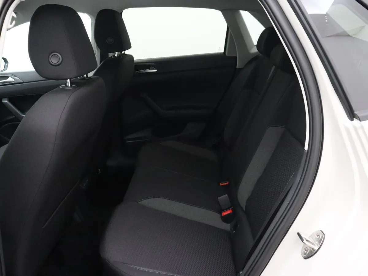 1.0 TSI Life Edition 95 PK | Keyless access | Apple Carplay draadloos | Camera | Navigatie | 15" Lichtmetalen velgen | LED Koplampen | Android Auto draadloos | Parkeersensoren | Adaptive cru