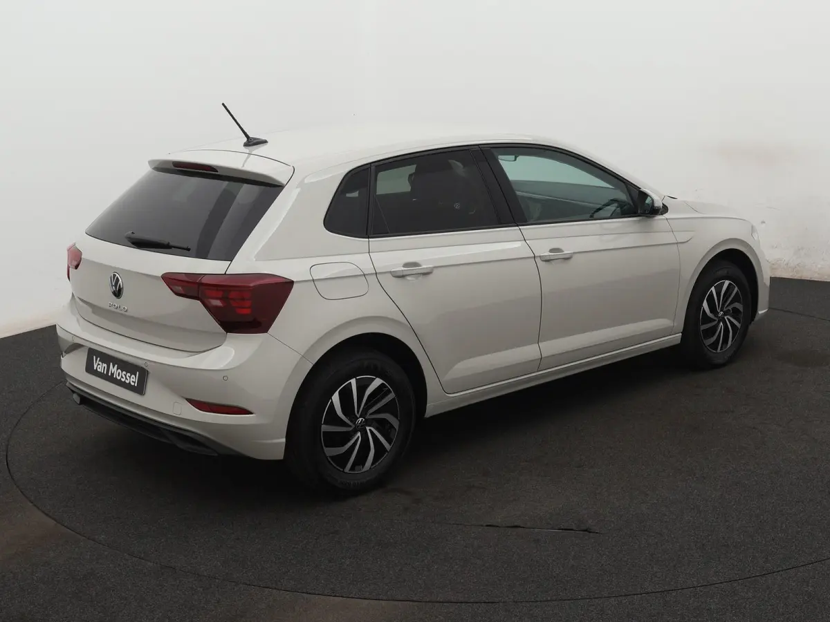 1.0 TSI Life Edition 95 PK | Keyless access | Apple Carplay draadloos | Camera | Navigatie | 15" Lichtmetalen velgen | LED Koplampen | Android Auto draadloos | Parkeersensoren | Adaptive cru