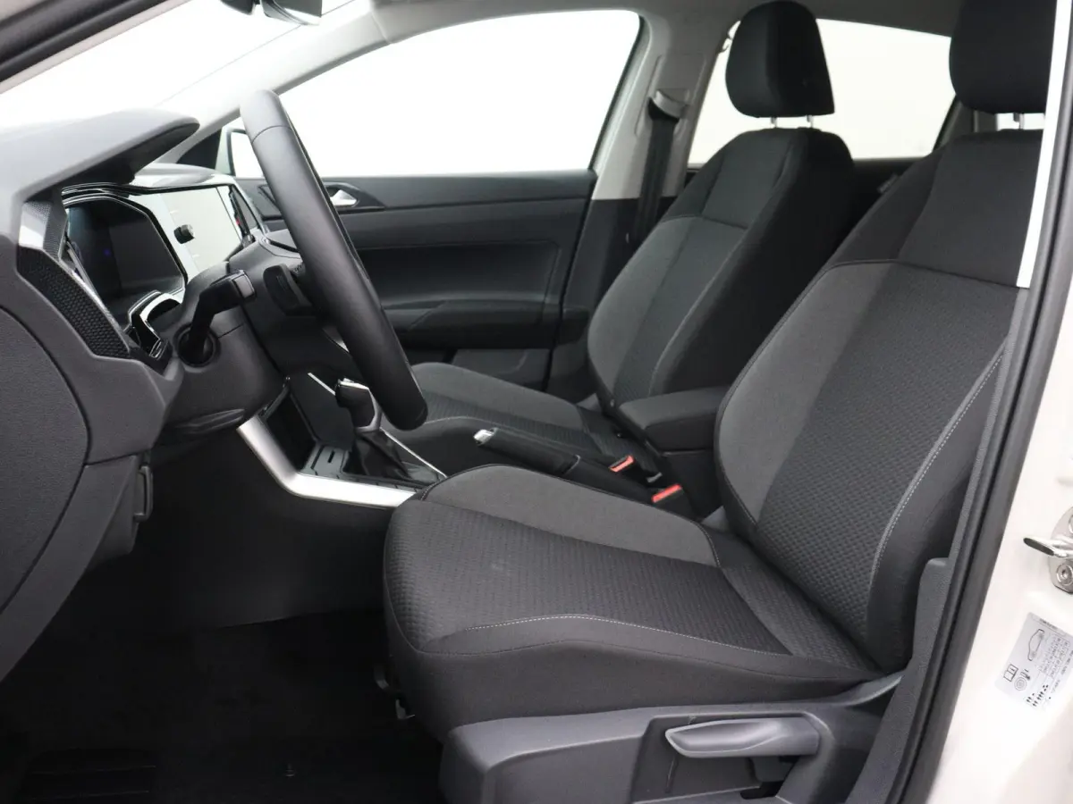 1.0 TSI Life Edition 95 PK | Keyless access | Apple Carplay draadloos | Camera | Navigatie | 15" Lichtmetalen velgen | LED Koplampen | Android Auto draadloos | Parkeersensoren | Adaptive cru