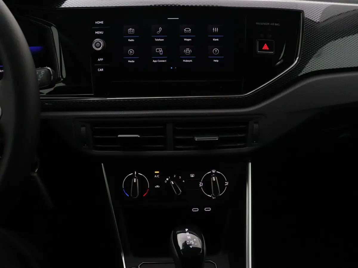 1.0 TSI Life Edition 95 PK | Keyless access | Apple Carplay draadloos | Camera | Navigatie | 15" Lichtmetalen velgen | LED Koplampen | Android Auto draadloos | Parkeersensoren | Adaptive cru