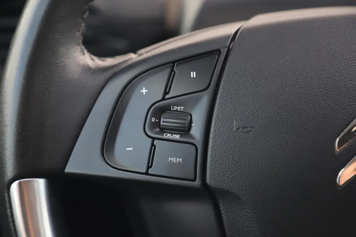 1.2 PureTech Business 7p 7 Persoons Navigatie Achteruitrijcamera Clima Cruise Getint Glas Carplay Android