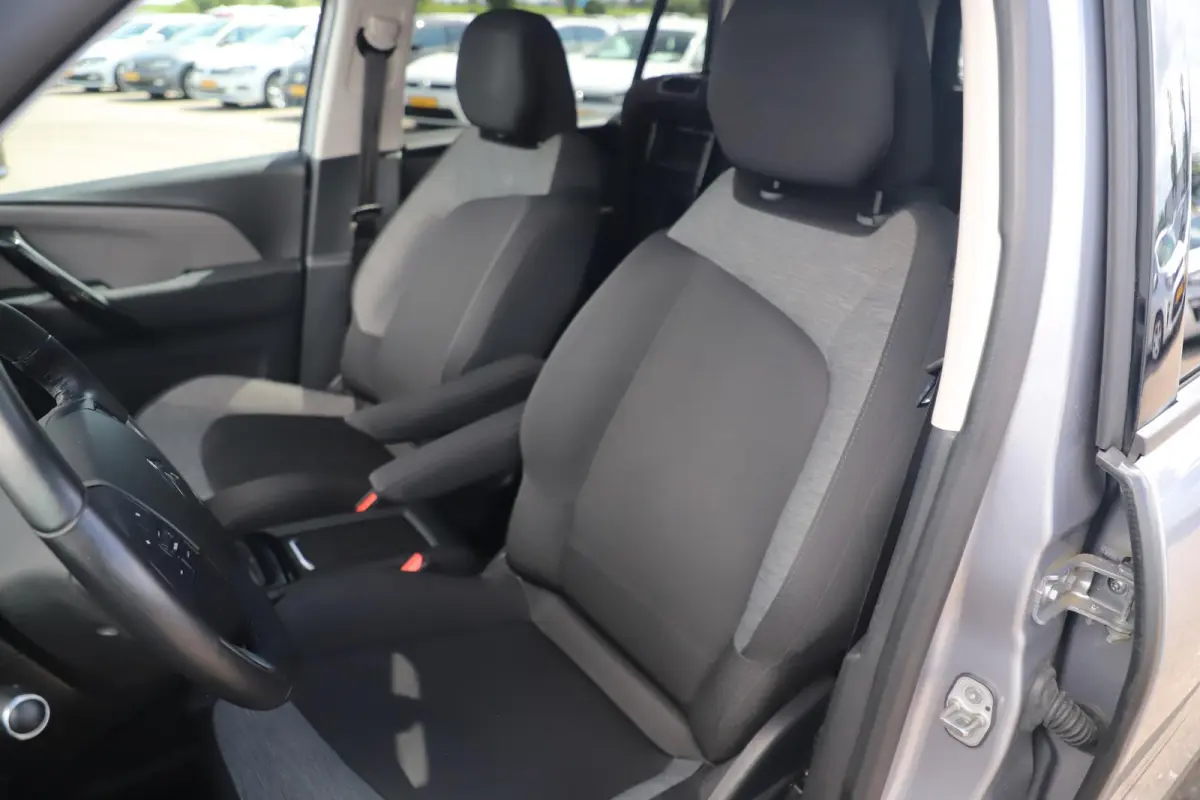 1.2 PureTech Business 7p 7 Persoons Navigatie Achteruitrijcamera Clima Cruise Getint Glas Carplay Android