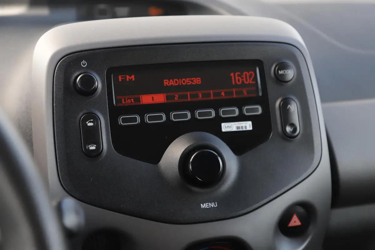 1.0 e-VTi Active Radio Bluetooth Airco LED Elektrische Ramen