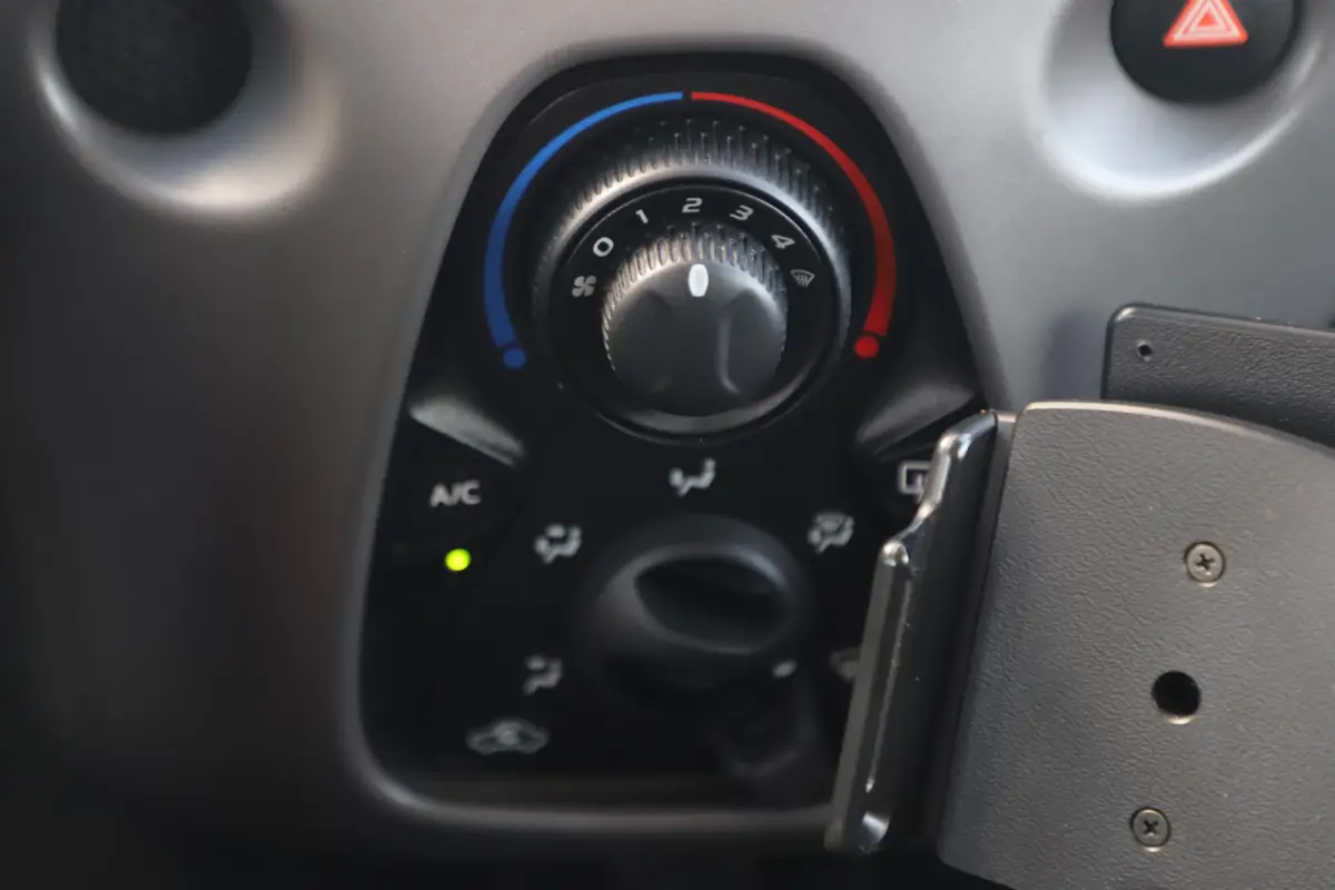 1.0 e-VTi Active Radio Bluetooth Airco LED Elektrische Ramen