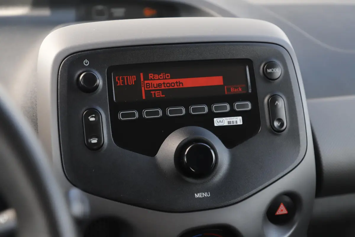 1.0 e-VTi Active Radio Bluetooth Airco LED Elektrische Ramen