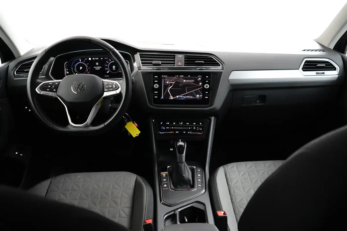 1.4 TSI DSG-6 245PK Life Edition | NAVIGATIE | CAMERA | AUTO A. KLEP | STOEL + STUURVERW. | APP. CONNECT | 17 INCH