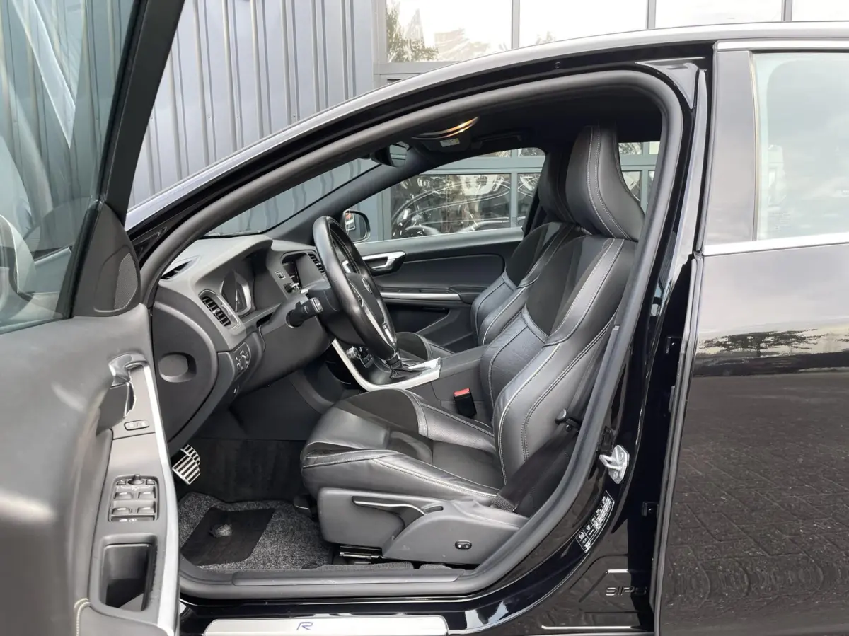 2.0 D4 R-Design AUTOMAAT|CAMERA|NAVIGATIE|STOELVERWARMING|ORIGINEEL NL