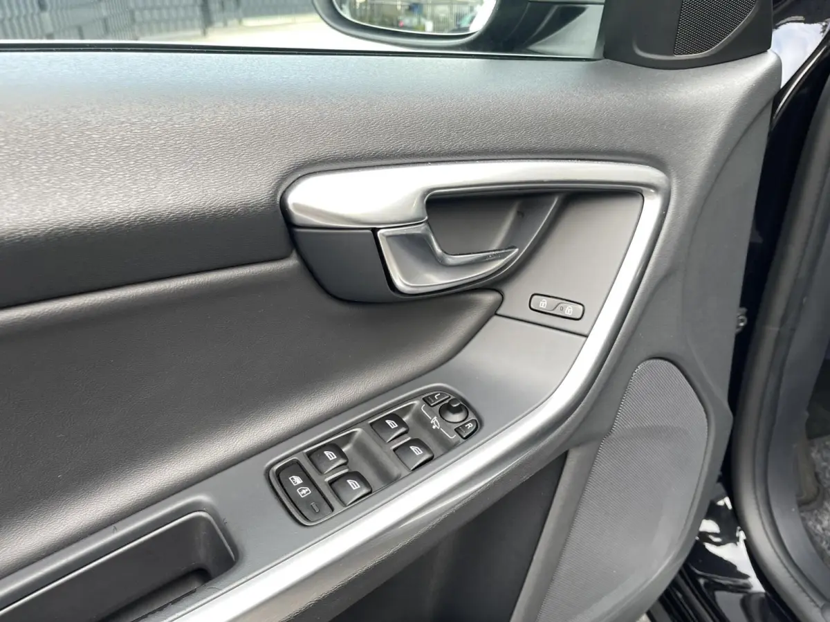 2.0 D4 R-Design AUTOMAAT|CAMERA|NAVIGATIE|STOELVERWARMING|ORIGINEEL NL