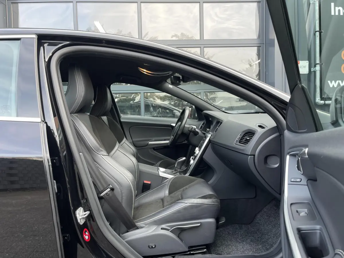 2.0 D4 R-Design AUTOMAAT|CAMERA|NAVIGATIE|STOELVERWARMING|ORIGINEEL NL