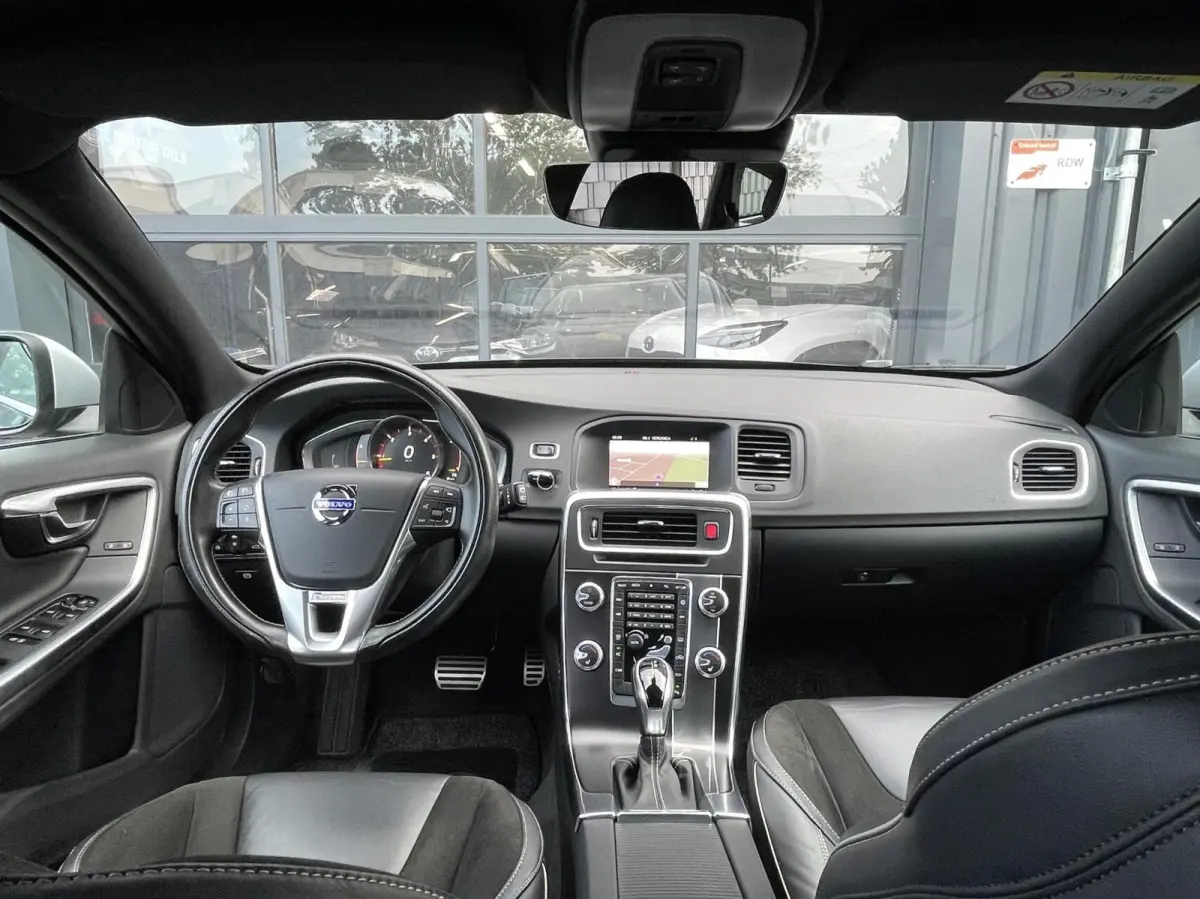 2.0 D4 R-Design AUTOMAAT|CAMERA|NAVIGATIE|STOELVERWARMING|ORIGINEEL NL