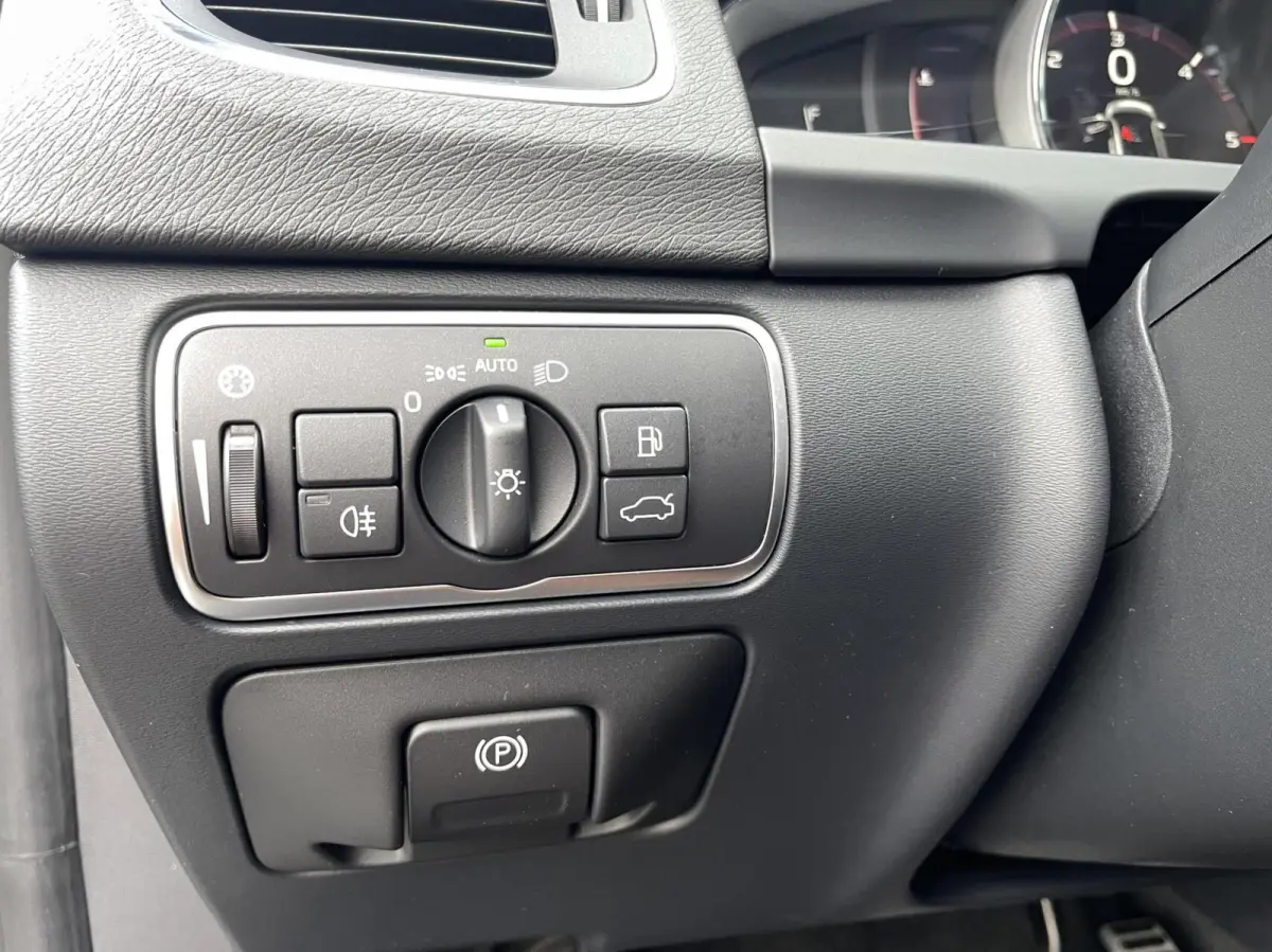 2.0 D4 R-Design AUTOMAAT|CAMERA|NAVIGATIE|STOELVERWARMING|ORIGINEEL NL