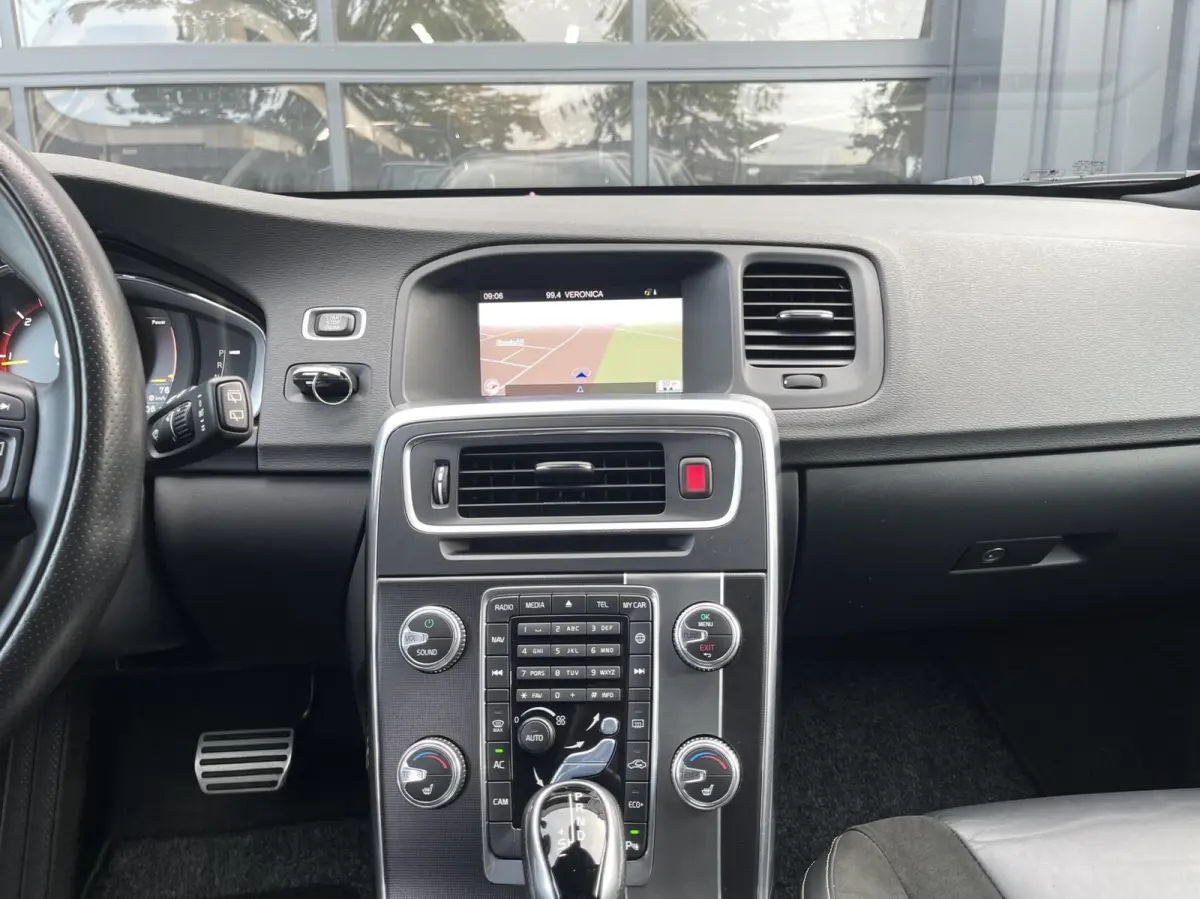2.0 D4 R-Design AUTOMAAT|CAMERA|NAVIGATIE|STOELVERWARMING|ORIGINEEL NL