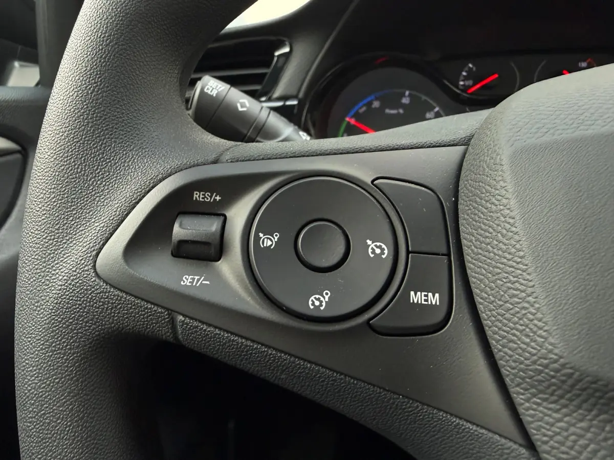 1.2 110PK Turbo Hybrid Edition AUT € 7.000 KORTING!!| AIRCO| PARKEERSENSOREN V&A| APPLE CARPLAY/ANDROID AUTO| CRUISE CONTROL| TOT 8 JAAR GARANTIE!!
