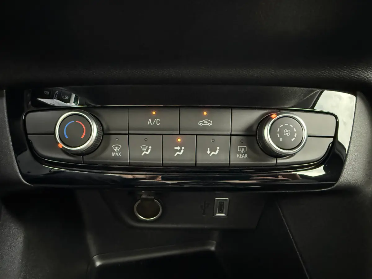 1.2 110PK Turbo Hybrid Edition AUT € 7.000 KORTING!!| AIRCO| PARKEERSENSOREN V&A| APPLE CARPLAY/ANDROID AUTO| CRUISE CONTROL| TOT 8 JAAR GARANTIE!!