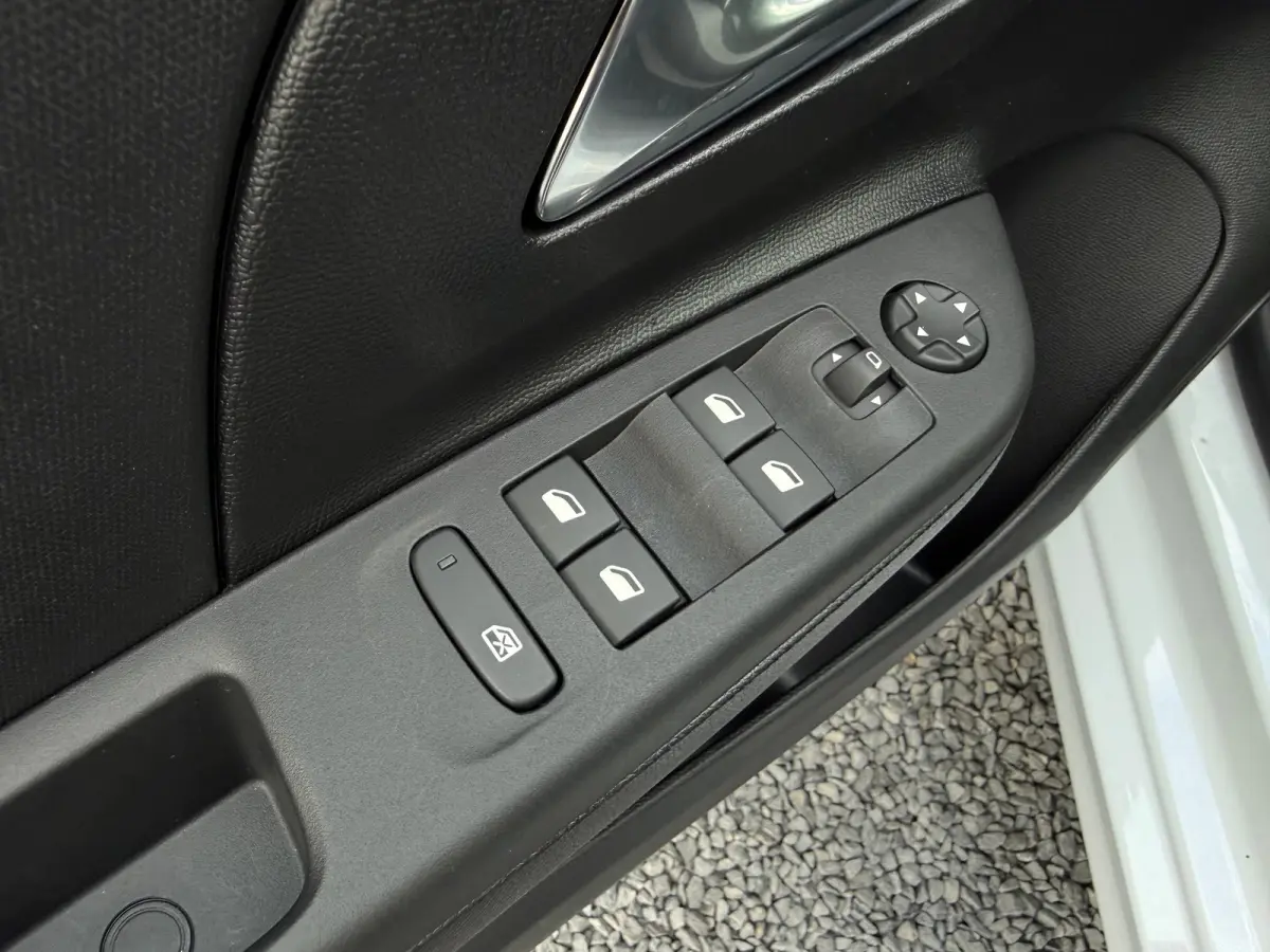 1.2 110PK Turbo Hybrid Edition AUT € 7.000 KORTING!!| AIRCO| PARKEERSENSOREN V&A| APPLE CARPLAY/ANDROID AUTO| CRUISE CONTROL| TOT 8 JAAR GARANTIE!!
