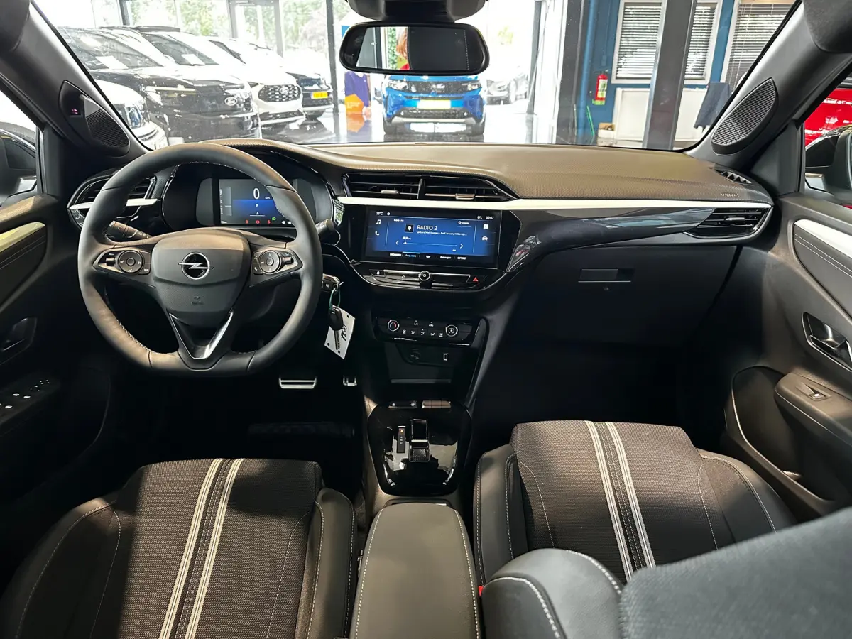 1.2 Turbo Hybrid 110 PK GS | 2+6 JAAR GARANTIE| CAMERA + PARKEERSENSOREN| APPLE CARPLAY/ANDROID AUTO| LED KOPLAMPEN| SPORTSTOELEN| 17" LM-VELGEN|