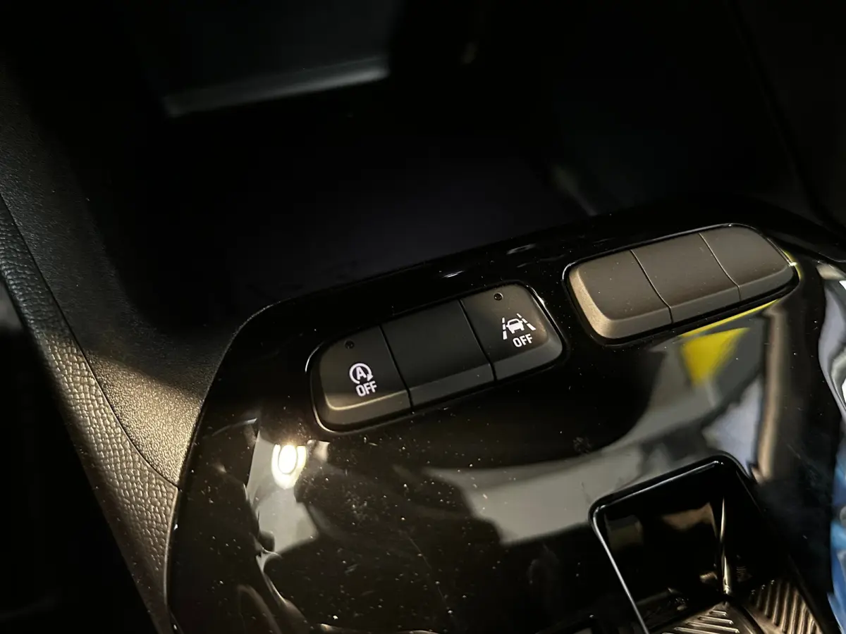 1.2 Turbo Hybrid 110 PK GS | 2+6 JAAR GARANTIE| CAMERA + PARKEERSENSOREN| APPLE CARPLAY/ANDROID AUTO| LED KOPLAMPEN| SPORTSTOELEN| 17" LM-VELGEN|
