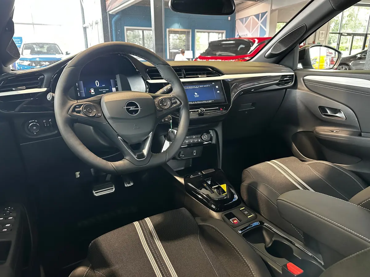 1.2 Turbo Hybrid 110 PK GS | 2+6 JAAR GARANTIE| CAMERA + PARKEERSENSOREN| APPLE CARPLAY/ANDROID AUTO| LED KOPLAMPEN| SPORTSTOELEN| 17" LM-VELGEN|
