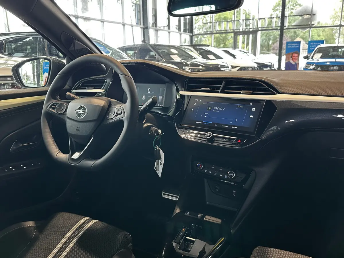 1.2 Turbo Hybrid 110 PK GS | 2+6 JAAR GARANTIE| CAMERA + PARKEERSENSOREN| APPLE CARPLAY/ANDROID AUTO| LED KOPLAMPEN| SPORTSTOELEN| 17" LM-VELGEN|