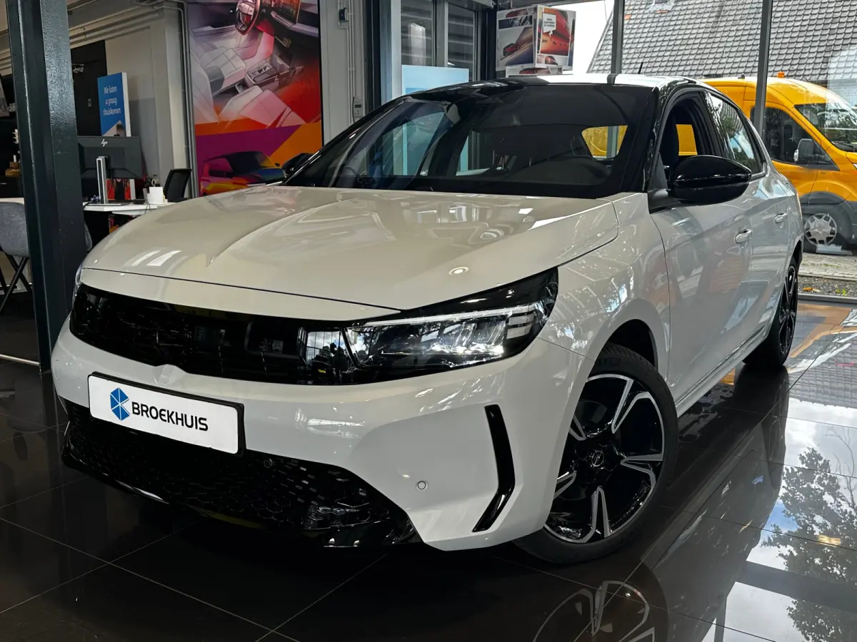 1.2 Turbo Hybrid 110 PK GS | 2+6 JAAR GARANTIE| CAMERA + PARKEERSENSOREN| APPLE CARPLAY/ANDROID AUTO| LED KOPLAMPEN| SPORTSTOELEN| 17" LM-VELGEN|