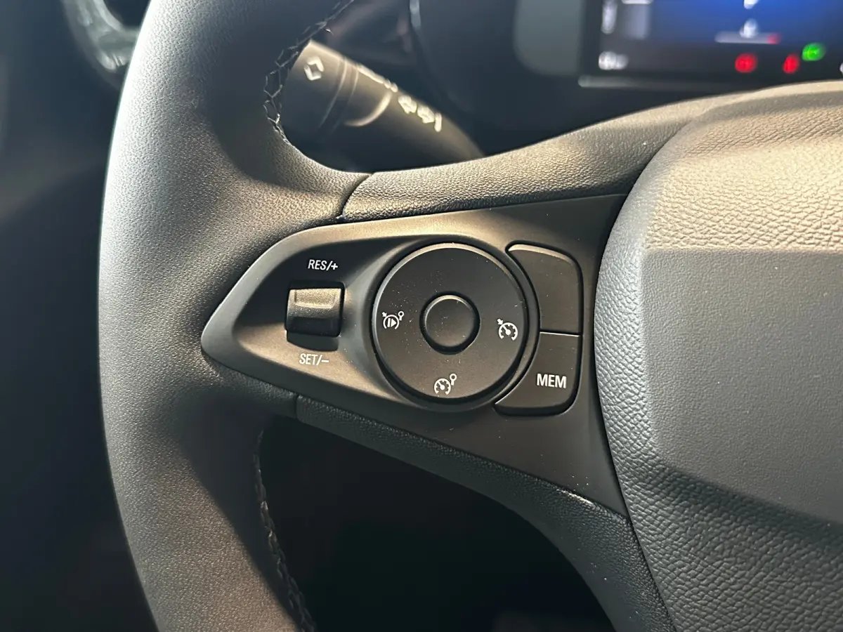 1.2 Turbo Hybrid 110 PK GS | 2+6 JAAR GARANTIE| CAMERA + PARKEERSENSOREN| APPLE CARPLAY/ANDROID AUTO| LED KOPLAMPEN| SPORTSTOELEN| 17" LM-VELGEN|