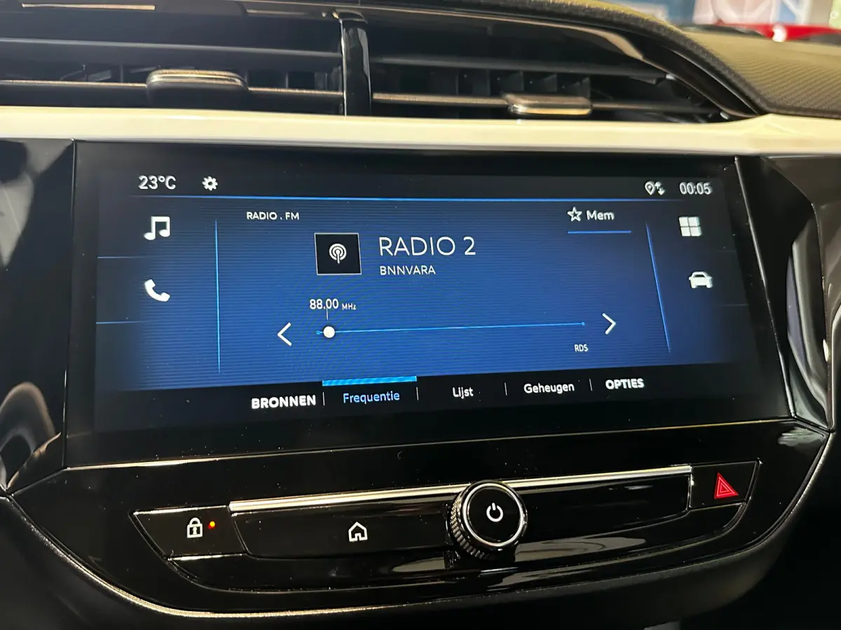 1.2 Turbo Hybrid 110 PK GS | 2+6 JAAR GARANTIE| CAMERA + PARKEERSENSOREN| APPLE CARPLAY/ANDROID AUTO| LED KOPLAMPEN| SPORTSTOELEN| 17" LM-VELGEN|