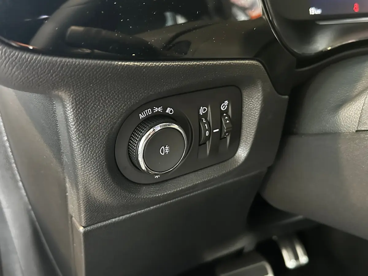1.2 Turbo Hybrid 110 PK GS | 2+6 JAAR GARANTIE| CAMERA + PARKEERSENSOREN| APPLE CARPLAY/ANDROID AUTO| LED KOPLAMPEN| SPORTSTOELEN| 17" LM-VELGEN|