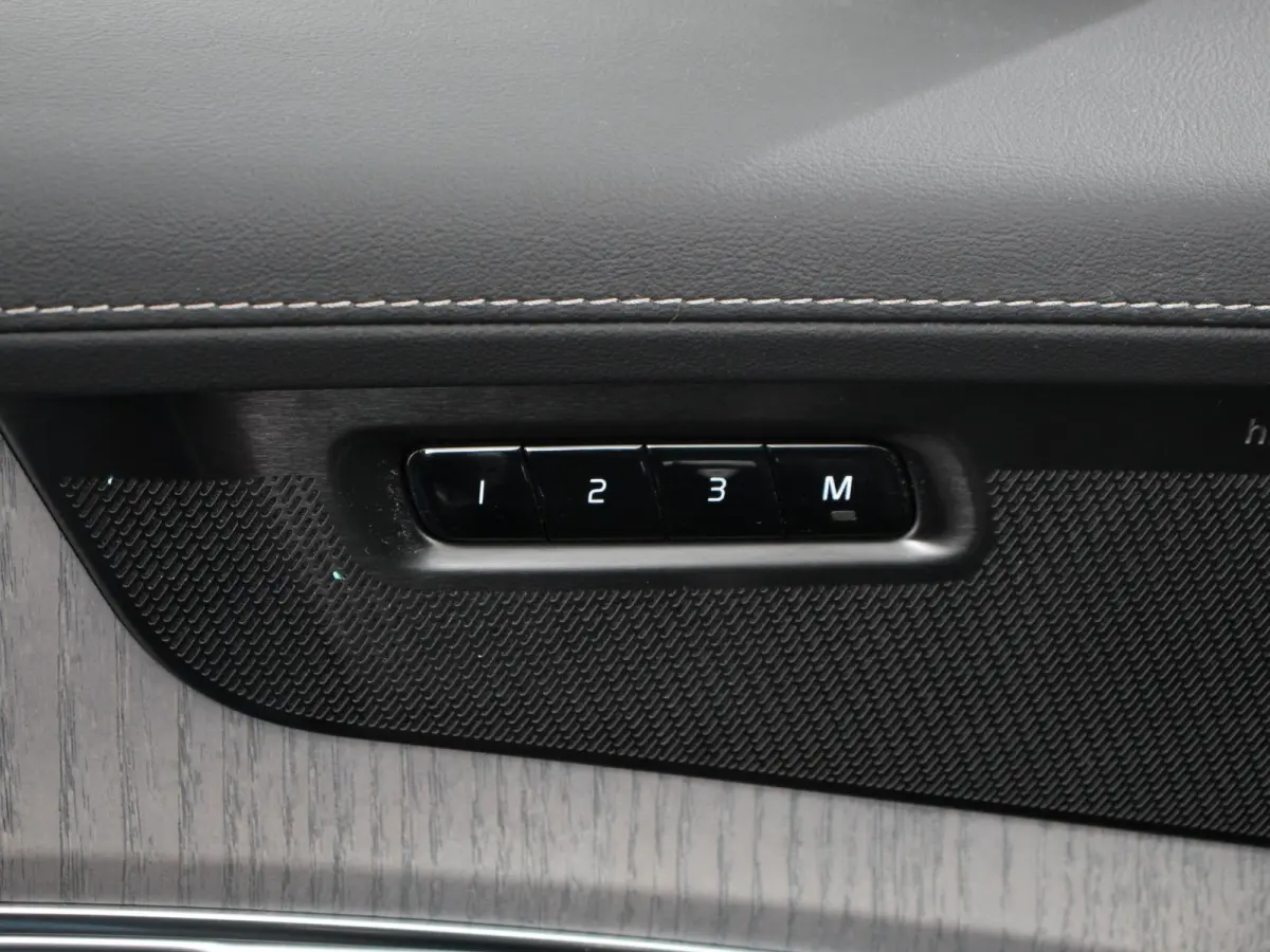2.0 T8 Plug-in hybrid AWD Ultra Dark Panoramadak Navigatie Apple Carplay Android Auto 360 camera Parkeerhulp Adaptive Cruise Control Verwarmde en geventileerde voorstoelen Head-up-display Ha