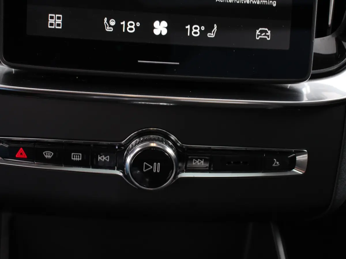 2.0 T8 Plug-in hybrid AWD Ultra Dark Panoramadak Navigatie Apple Carplay Android Auto 360 camera Parkeerhulp Adaptive Cruise Control Verwarmde en geventileerde voorstoelen Head-up-display Ha
