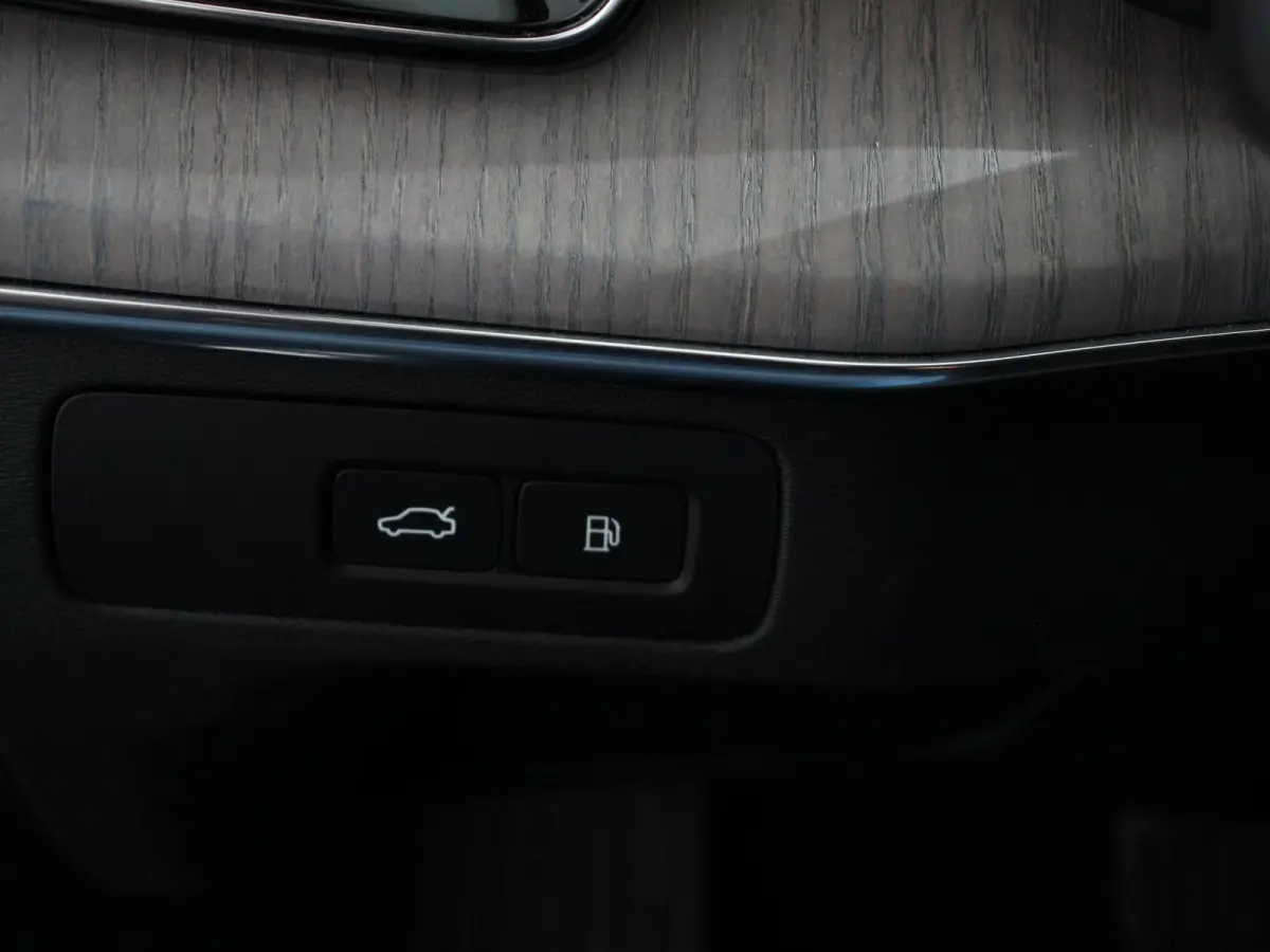 2.0 T8 Plug-in hybrid AWD Ultra Dark Panoramadak Navigatie Apple Carplay Android Auto 360 camera Parkeerhulp Adaptive Cruise Control Verwarmde en geventileerde voorstoelen Head-up-display Ha