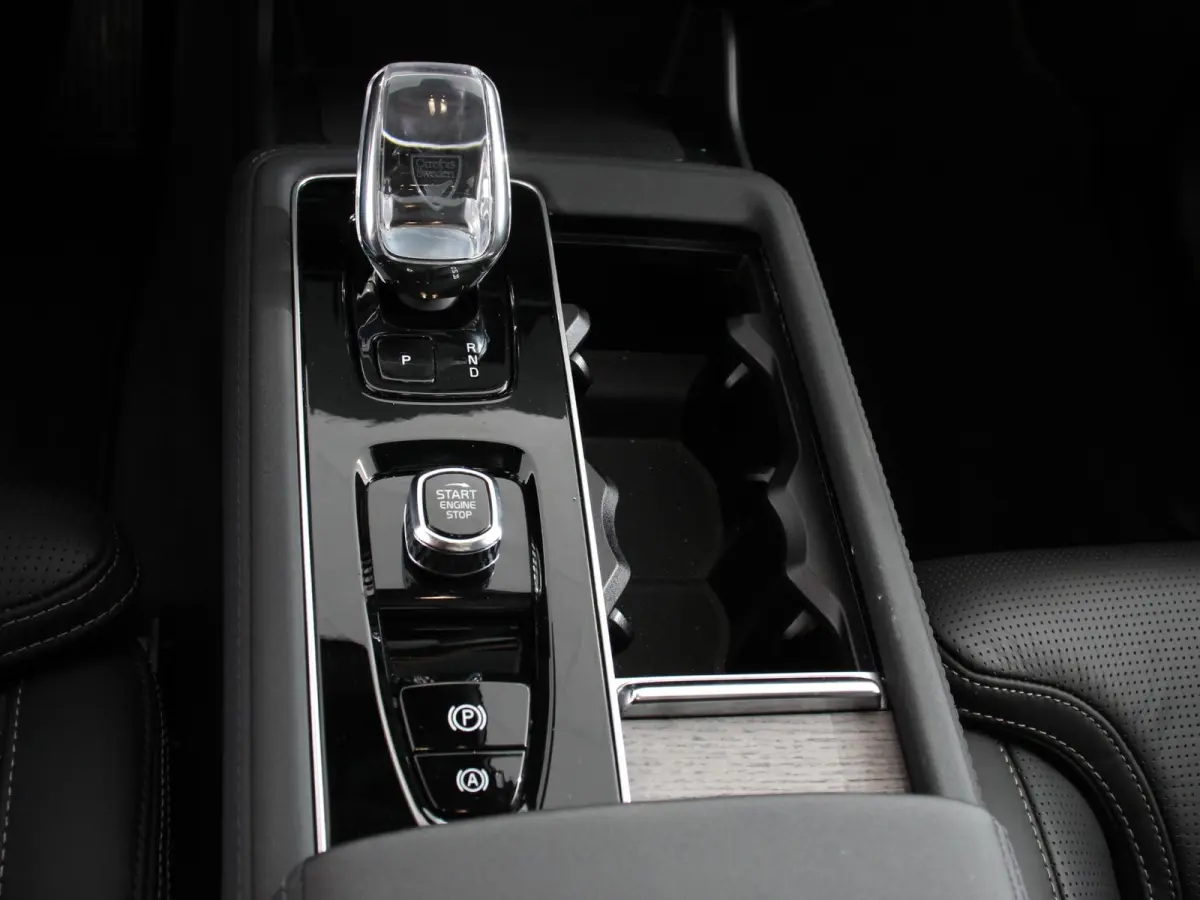 2.0 T8 Plug-in hybrid AWD Ultra Dark Panoramadak Navigatie Apple Carplay Android Auto 360 camera Parkeerhulp Adaptive Cruise Control Verwarmde en geventileerde voorstoelen Head-up-display Ha