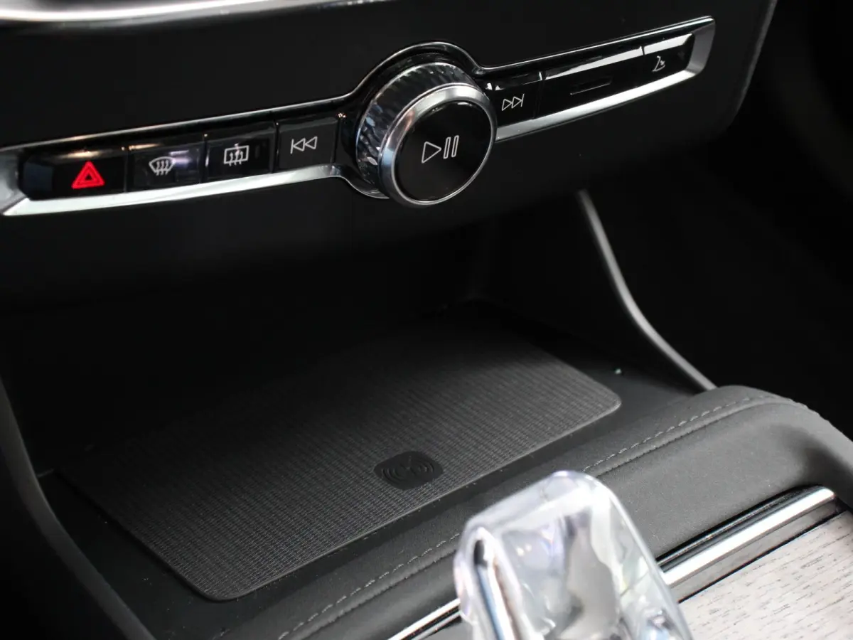 2.0 T8 Plug-in hybrid AWD Ultra Dark Panoramadak Navigatie Apple Carplay Android Auto 360 camera Parkeerhulp Adaptive Cruise Control Verwarmde en geventileerde voorstoelen Head-up-display Ha