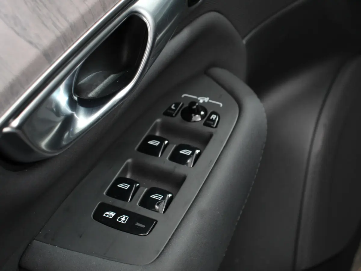 2.0 T8 Plug-in hybrid AWD Ultra Dark Panoramadak Navigatie Apple Carplay Android Auto 360 camera Parkeerhulp Adaptive Cruise Control Verwarmde en geventileerde voorstoelen Head-up-display Ha