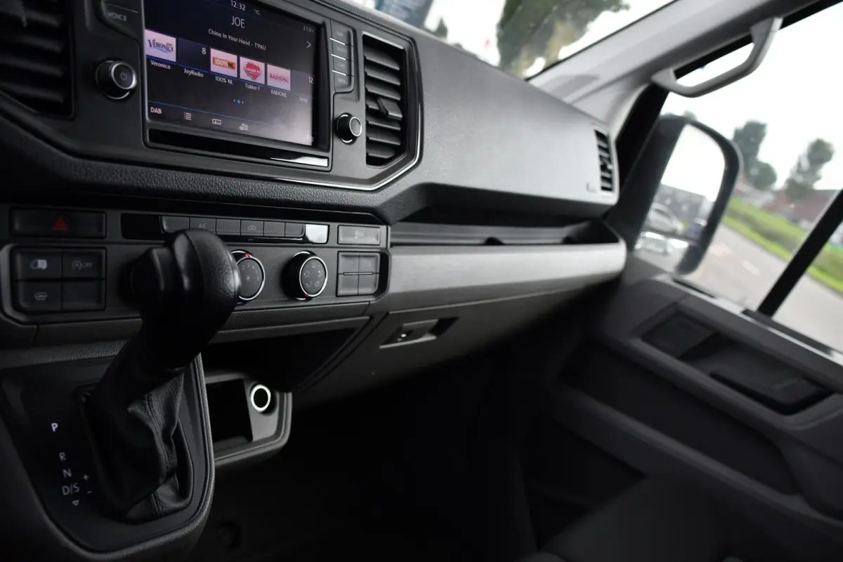 2.0 TDI L3H2 Black Edition Adaptieve Cruise, Camera, Carplay, LED, 2 x Schuifdeur, 177pk, Automaat, Geveerde stoel, Massage Stoel, Trekhaak, Uniek!