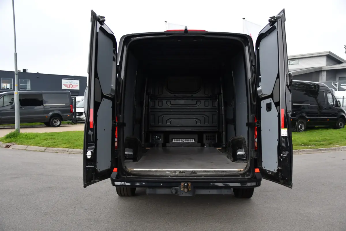 2.0 TDI L3H2 Black Edition Adaptieve Cruise, Camera, Carplay, LED, 2 x Schuifdeur, 177pk, Automaat, Geveerde stoel, Massage Stoel, Trekhaak, Uniek!