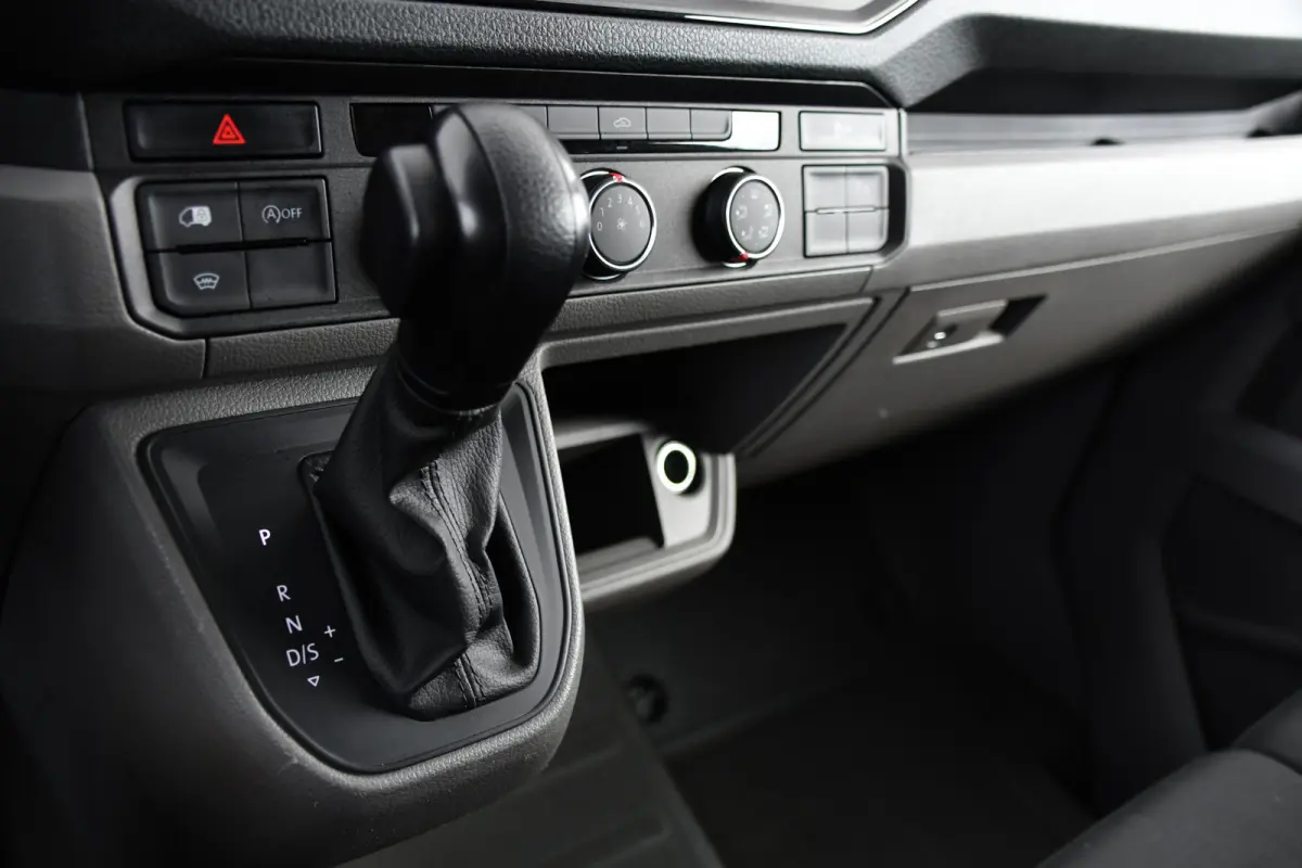 2.0 TDI L3H2 Black Edition Adaptieve Cruise, Camera, Carplay, LED, 2 x Schuifdeur, 177pk, Automaat, Geveerde stoel, Massage Stoel, Trekhaak, Uniek!