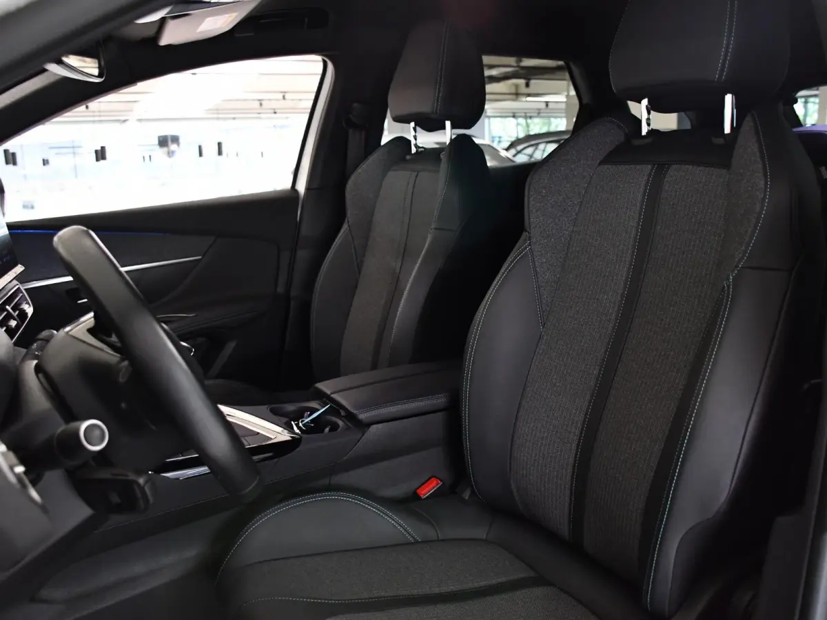 1.2 PureTech Allure Pack Business | Navigatie | Keyless Entry + Start | Elektrisch bedienbare achterklep | Blind Spot Monitor | Apple CarPlay / Android Auto |
